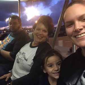 Meet your Posher, Dee dee